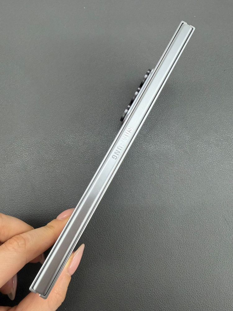 [대전 중고폰] 갤럭시 Z폴드7 256GB 실버 / SS급 / 실물촬영 / 매장운영 410112 이미지