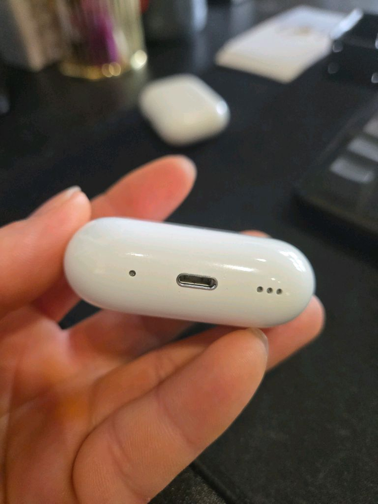 애어팟 프로 2세대 본체+오른쪽 8핀 이미지