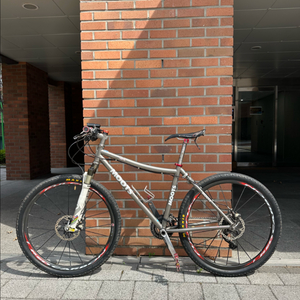 무츠 (Moots) 티타늄 MTB 자전거 이미지