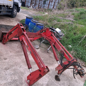 트랙터 로우더 이미지