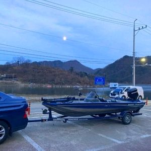 배스낚시보트 트래커 보트 프로팀 175 TX 이미지