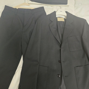 포터리 파인 울 스포츠 셋업 세트 타이까지 포함 판매합니다 45만6천원 항상 대기중 이미지