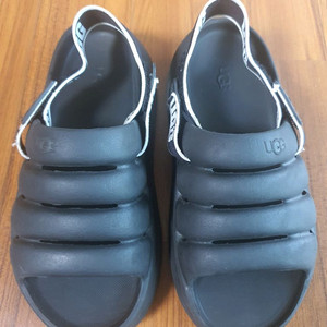 어그 블랙슬리퍼 이미지