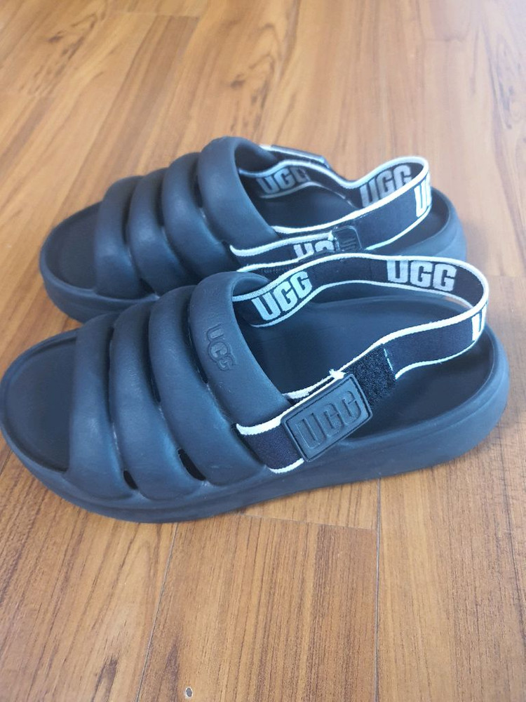 어그 블랙슬리퍼 이미지