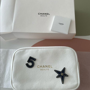 샤넬 뷰티 화이트 파우치 홀리데이 패치 세트 새상품 택포 이미지