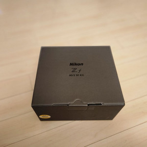 니콘 ZF 미러리스 카메라 판매합니다. 새제품.