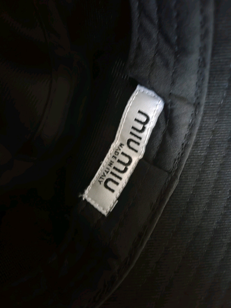 미우미우 버킷햇 이미지