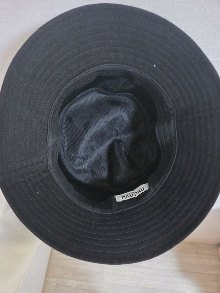 미우미우 버킷햇 이미지