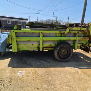 트랙터용퇴비살포기 이미지