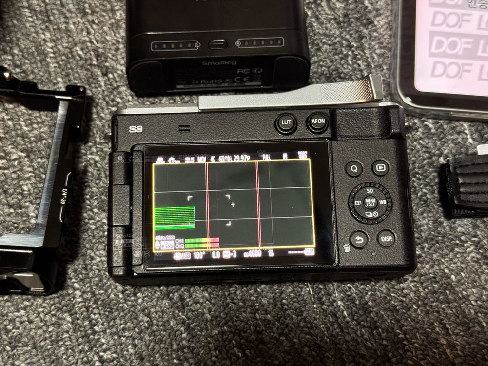 파나소닉 루믹스 S9 완전 쌔거 풀세트 팝 니다. (정품배터리 2개, 틸타 배터리 3구(충전기,스몰리그 케이지) 이미지