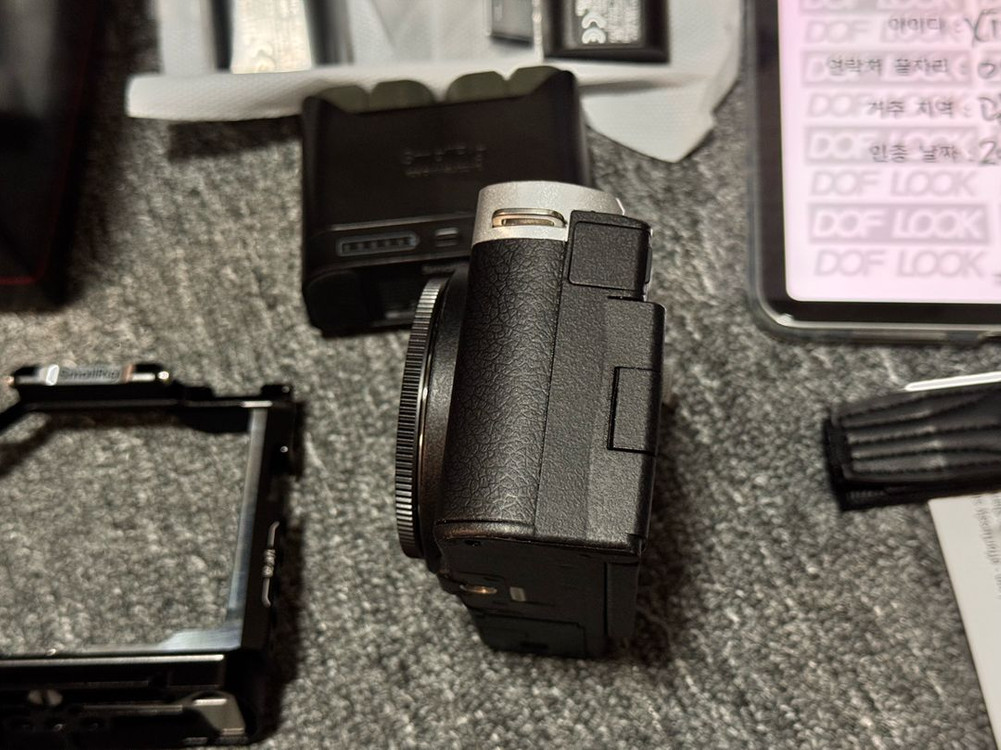 파나소닉 루믹스 S9 완전 쌔거 풀세트 팝 니다. (정품배터리 2개, 틸타 배터리 3구(충전기,스몰리그 케이지) 이미지