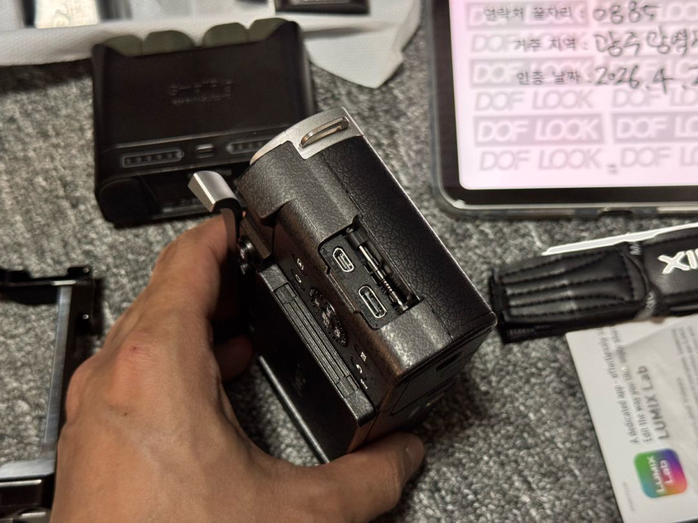 파나소닉 루믹스 S9 완전 쌔거 풀세트 팝 니다. (정품배터리 2개, 틸타 배터리 3구(충전기,스몰리그 케이지) 이미지