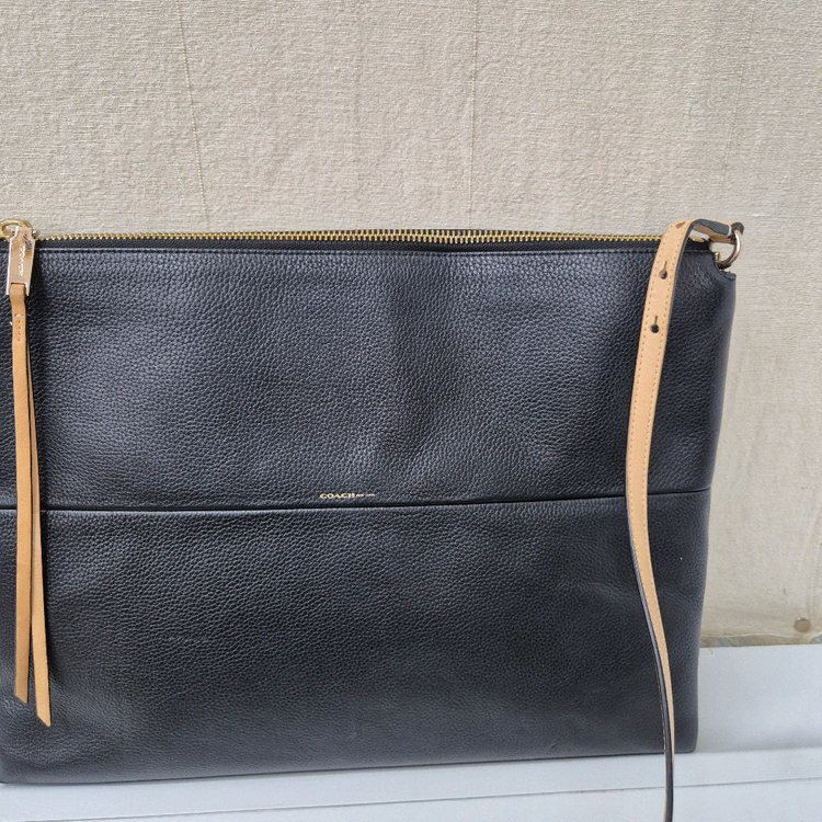 코치 블랙가죽 숄더크로스백 클러치백 남여공용 이미지