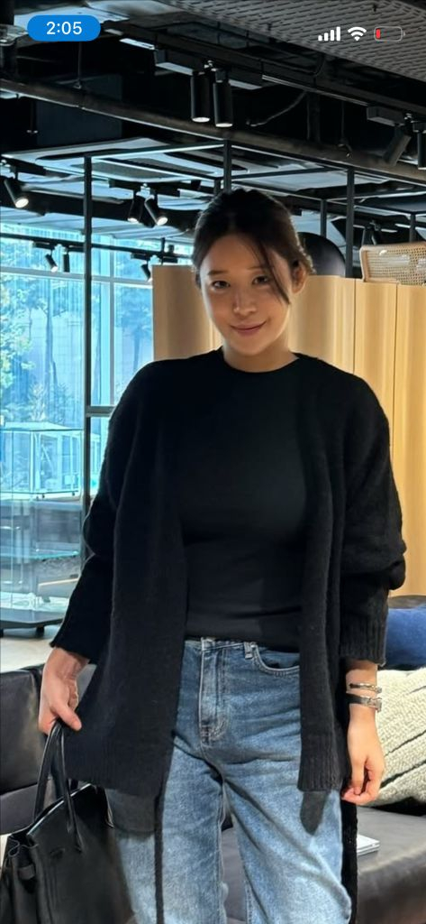 아뜨와 블랙 가디건 이미지