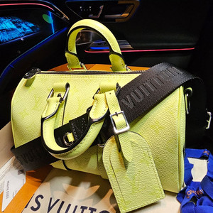 루이비통 타이가 키폴25 반둘리에 레몬형광 신형 26ss 이미지