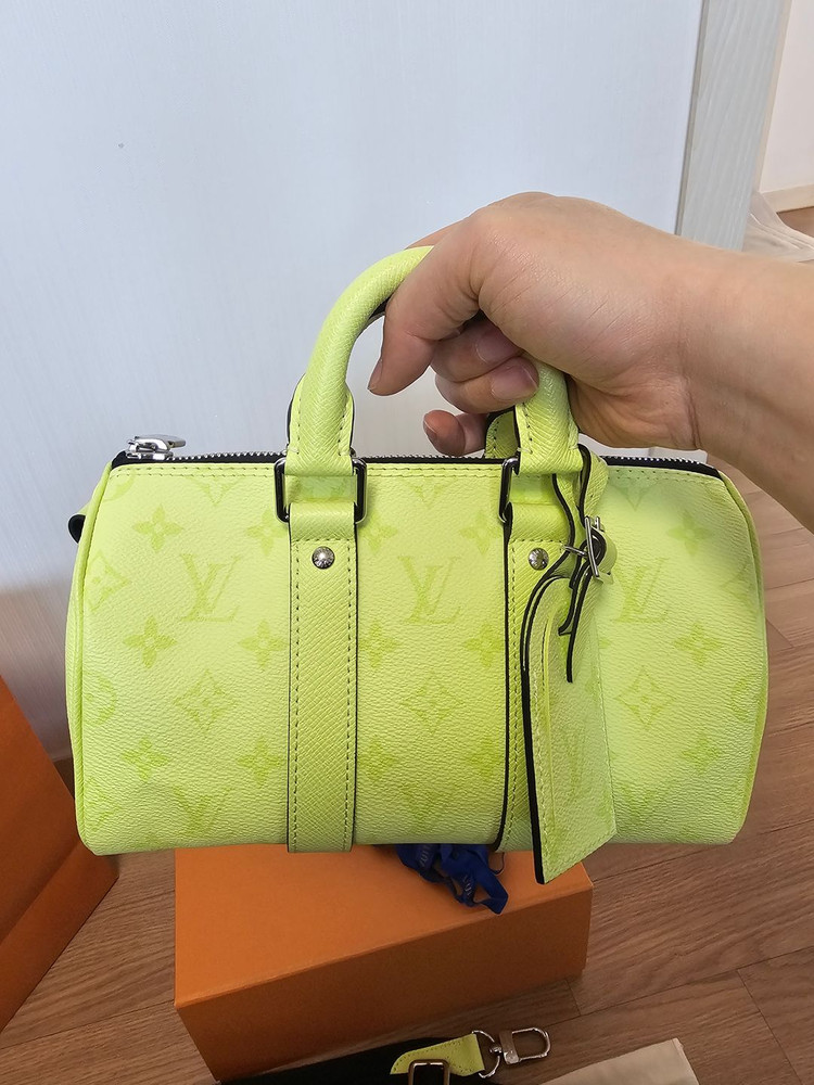 루이비통 타이가 키폴25 반둘리에 레몬형광 신형 26ss 이미지
