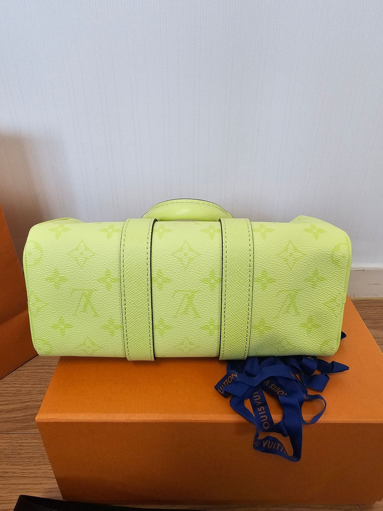 루이비통 타이가 키폴25 반둘리에 레몬형광 신형 26ss 이미지