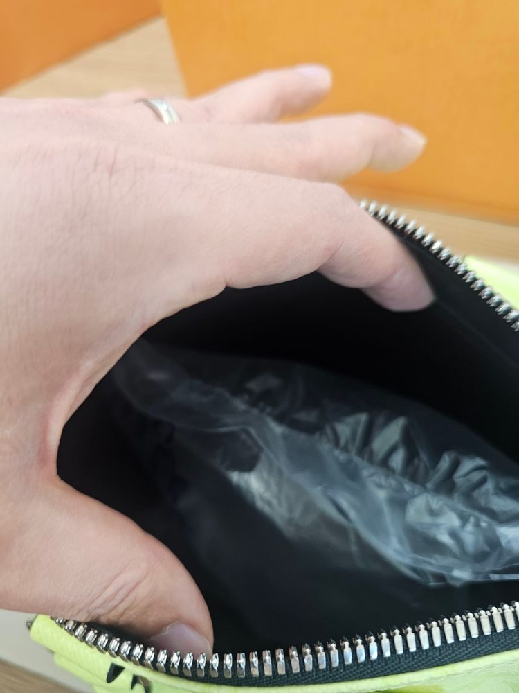 루이비통 타이가 키폴25 반둘리에 레몬형광 신형 26ss 이미지