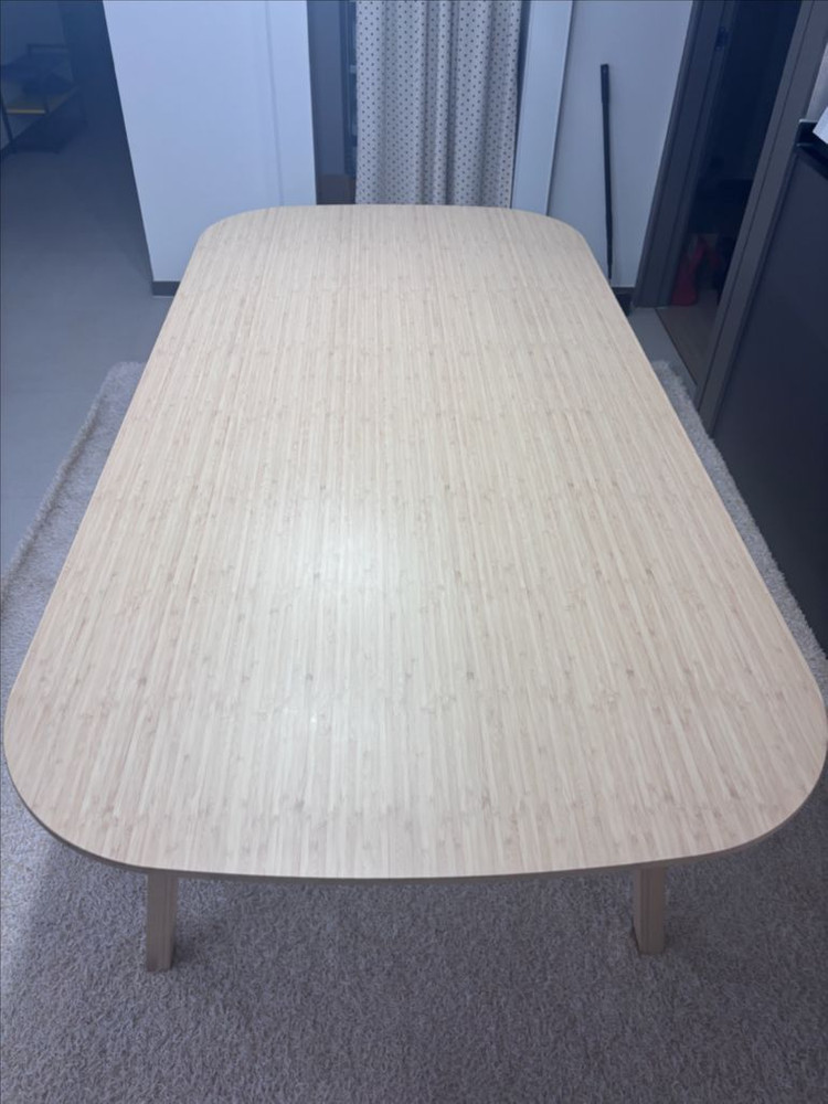 이케아 복슬뢰브 식탁 이미지