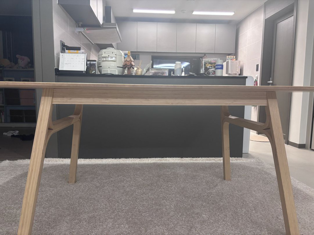 이케아 복슬뢰브 식탁 이미지