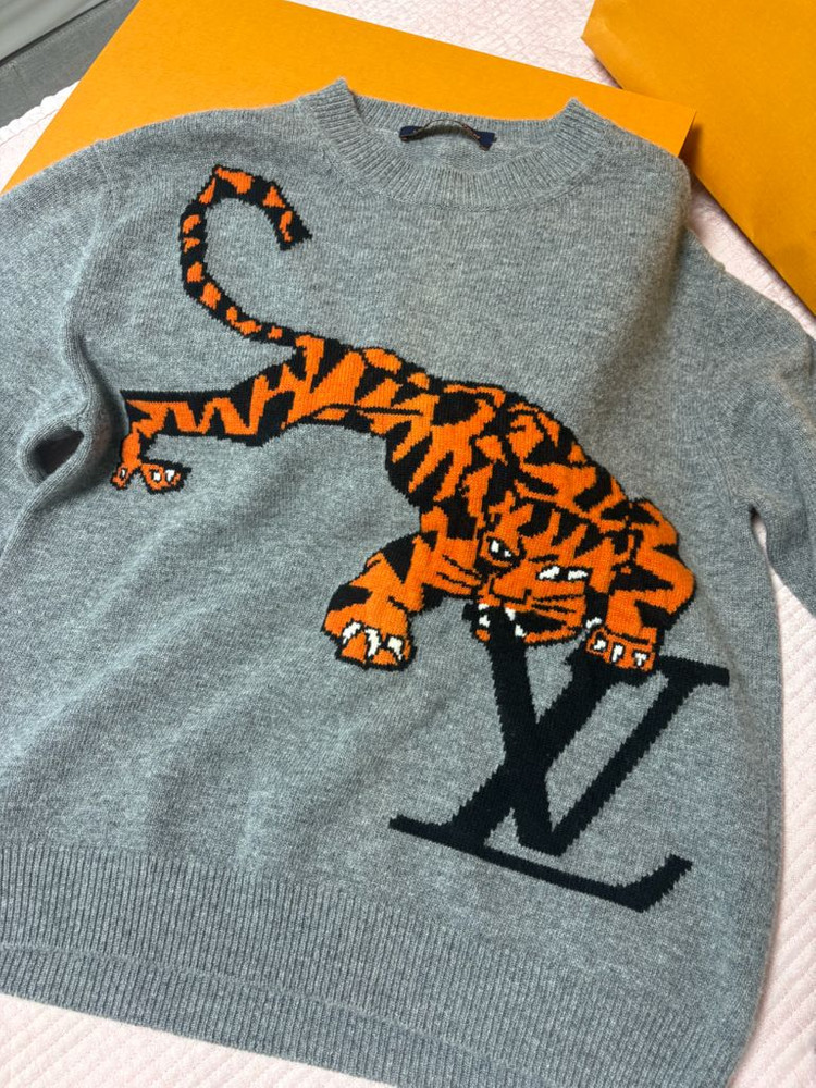 루이비통 타이거 니트 M사이즈 백화점판 이미지