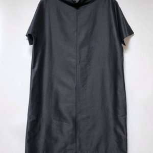 COS 블랙 실크 혼방 넥 원피스 이미지