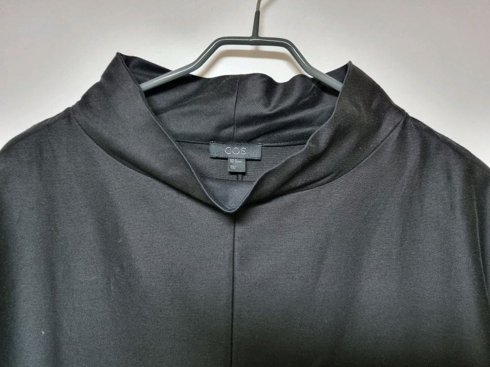 COS 블랙 실크 혼방 넥 원피스 이미지