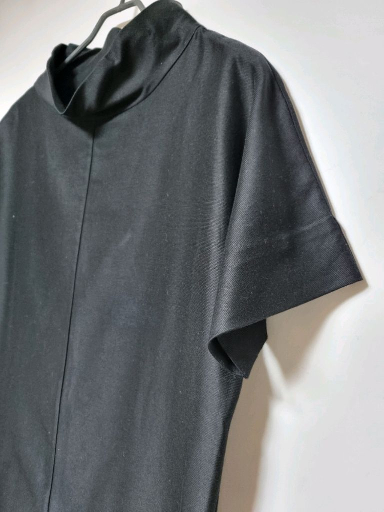 COS 블랙 실크 혼방 넥 원피스 이미지