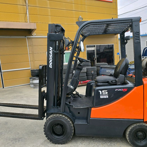 1.5톤지게차 LPG지게차 2단 두산 중고지게차 이미지