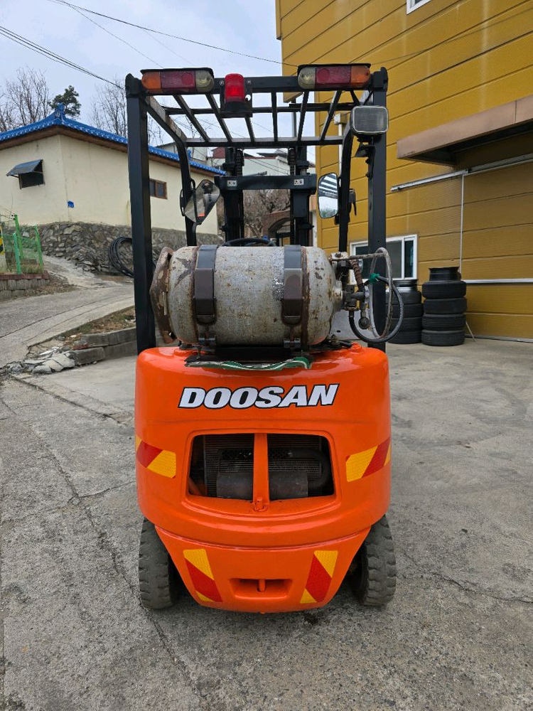 1.5톤지게차 LPG지게차 2단 두산 중고지게차 이미지