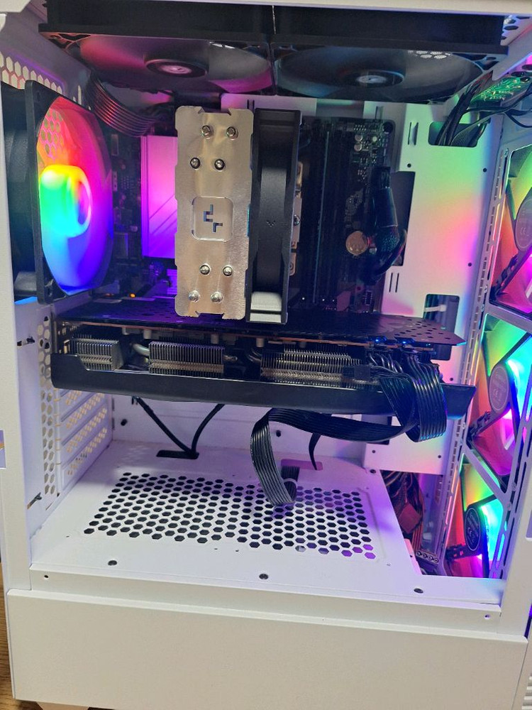 게이밍 컴퓨터 PC 본체 울트라5 225F RX5700 배그 오버워치 14400 14600 게임용 작업용 데스크탑 이미지