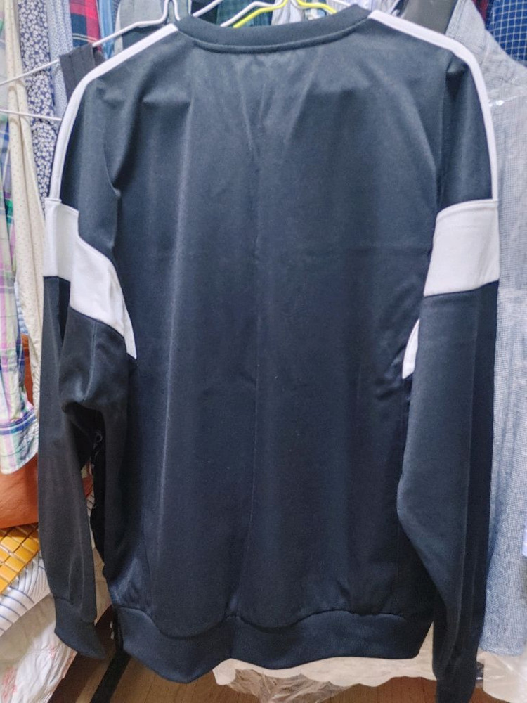 아디다스 맨투맨 티셔츠 이미지