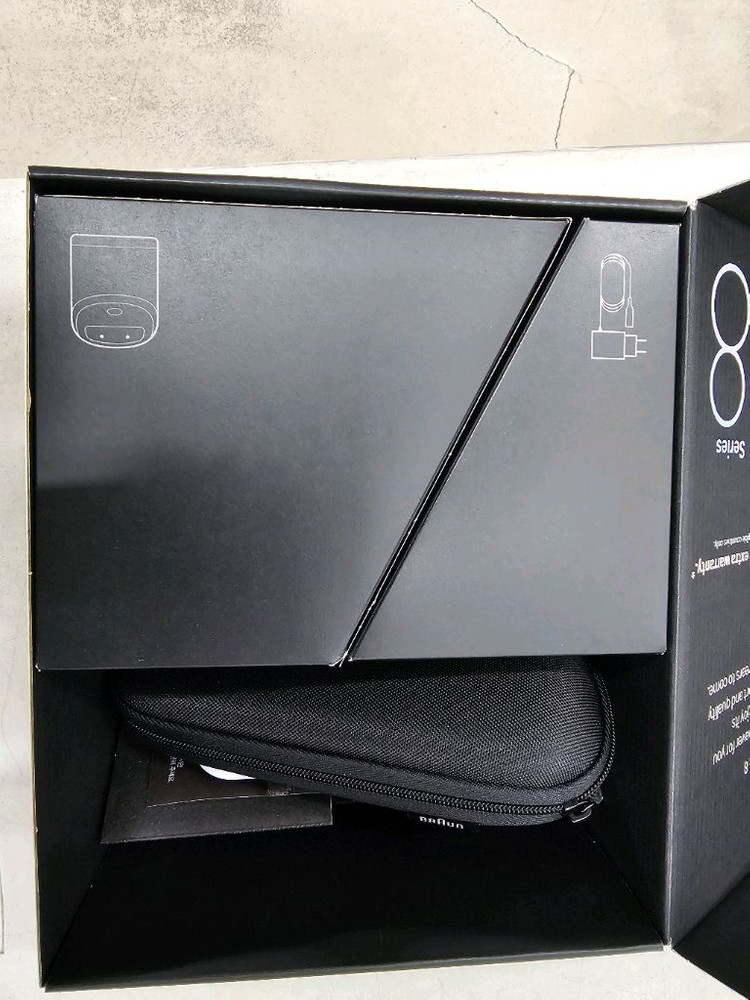 브라운 시리즈 8 전기면도기 8663cc 이미지