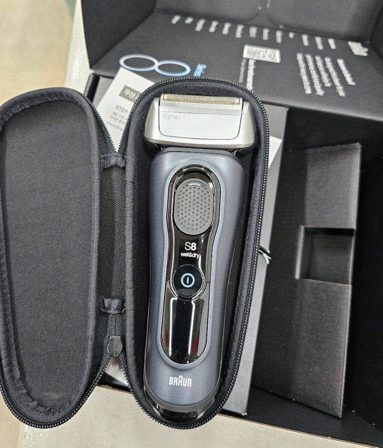 브라운 시리즈 8 전기면도기 8663cc 이미지