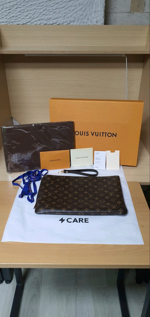 루이비통 에튀보야주MM 클러치백 정품S급(감정서O)구찌프라다루이비통디올고야드샤넬셀린느보테가생로랑발렌시아가버버리가방 이미지