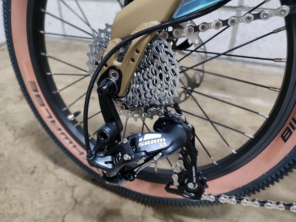 버디 정글 익스플로러 필드브라운 미니벨로 자전거 팝니다. 이미지