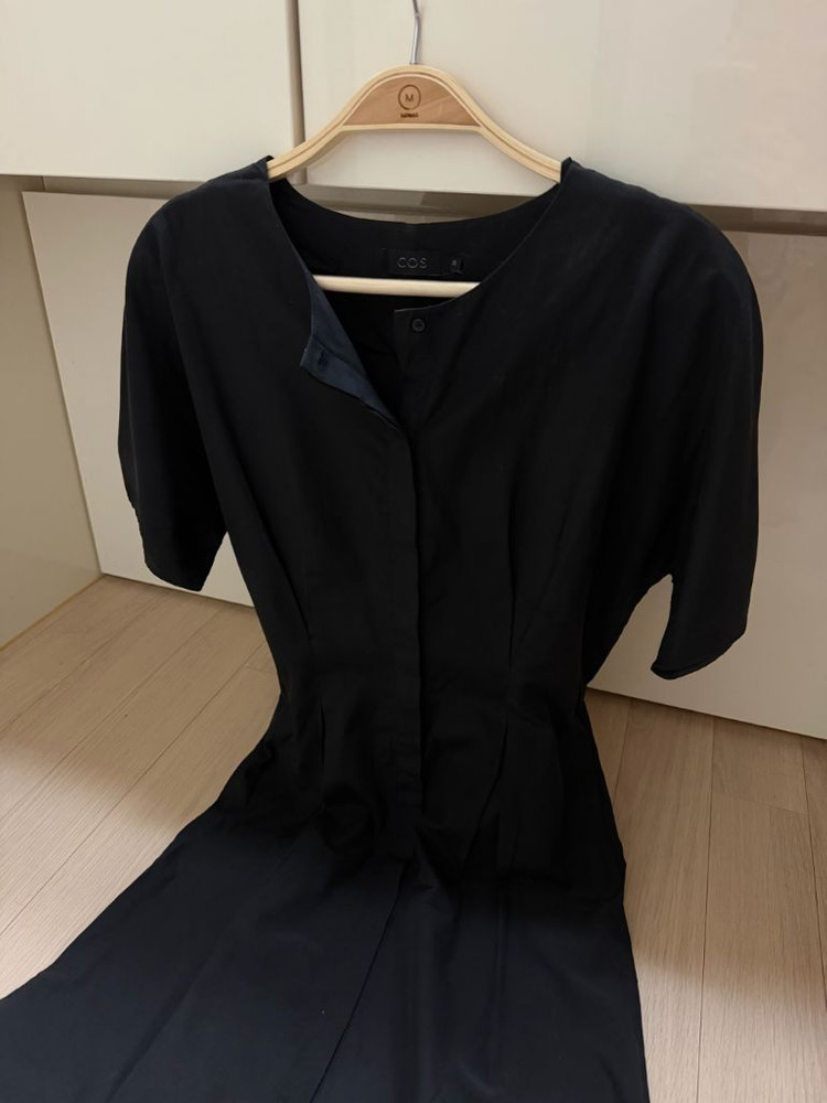 COS코스 실크50% 반팔 셔츠 원피스 핀턱 블랙미디여름노카라 이미지