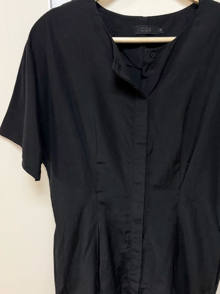 COS코스 실크50% 반팔 셔츠 원피스 핀턱 블랙미디여름노카라 이미지