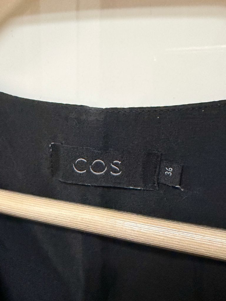 COS코스 실크50% 반팔 셔츠 원피스 핀턱 블랙미디여름노카라 이미지