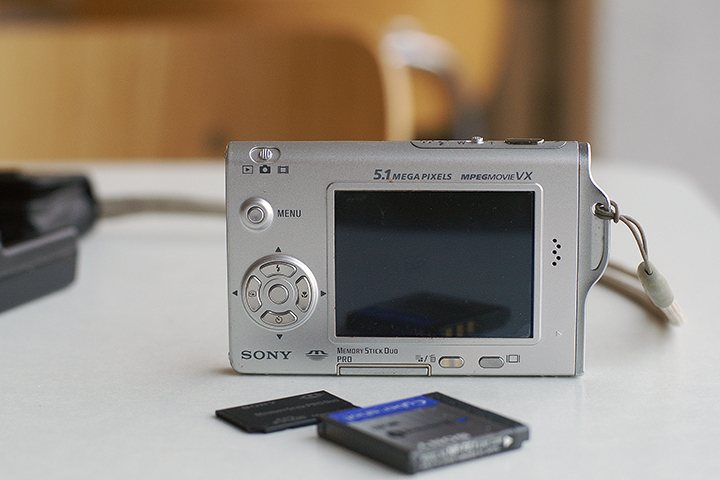 소니 사이버샷 DSC-T7 레트로디카 팝니다(수중촬영방수팩포함) 이미지