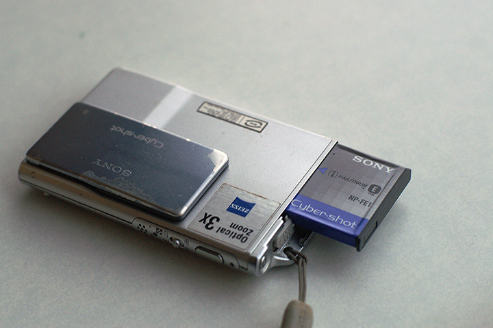 소니 사이버샷 DSC-T7 레트로디카 팝니다(수중촬영방수팩포함) 이미지