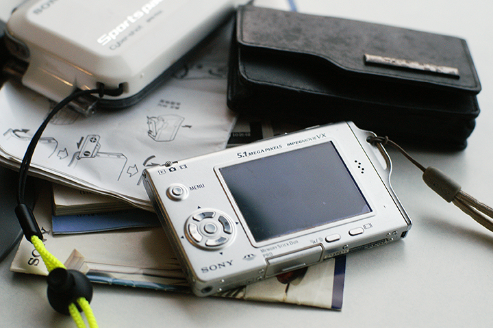 소니 사이버샷 DSC-T7 레트로디카 팝니다(수중촬영방수팩포함) 이미지