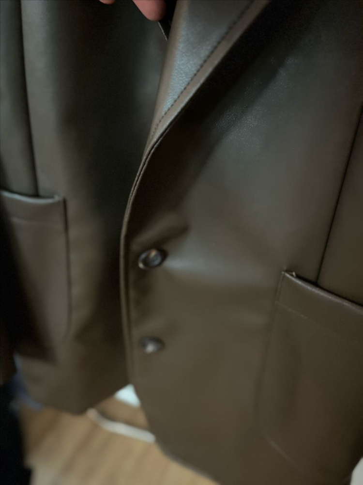 브라운 레더 자켓 이미지