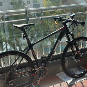 풀카본 MTB 자전거 이미지