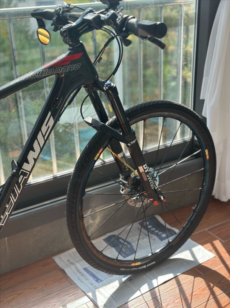 풀카본 MTB 자전거 이미지