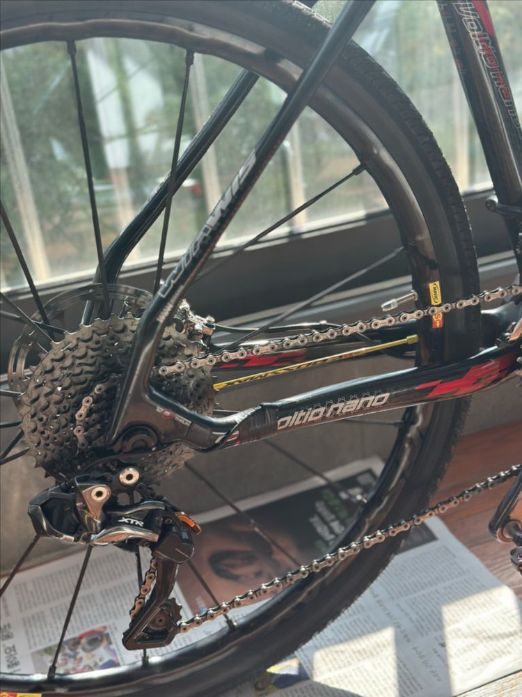 풀카본 MTB 자전거 이미지
