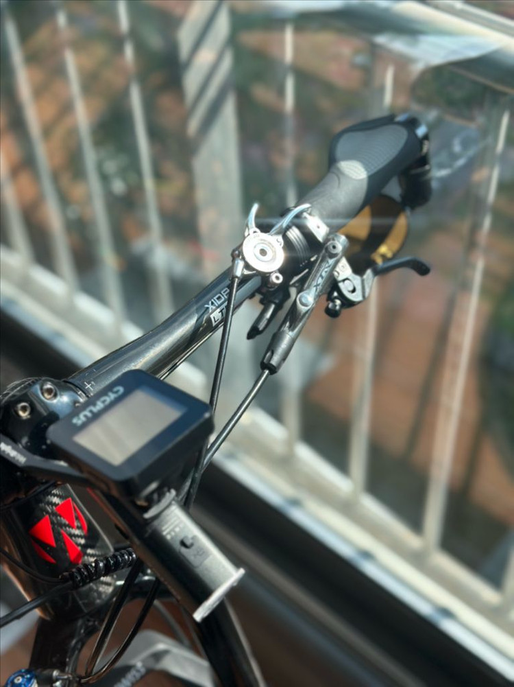 풀카본 MTB 자전거 이미지