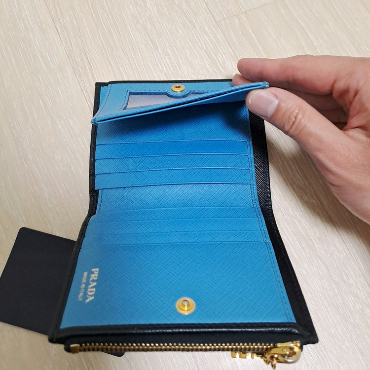 [100%/정품] 프라다 사피아노 로봇 컴팩트 지갑, 프라다지갑,프라다반지갑 이미지