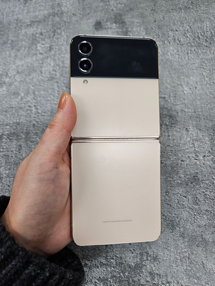 삼성갤럭시Z플립4골드판매 중고폰 이미지