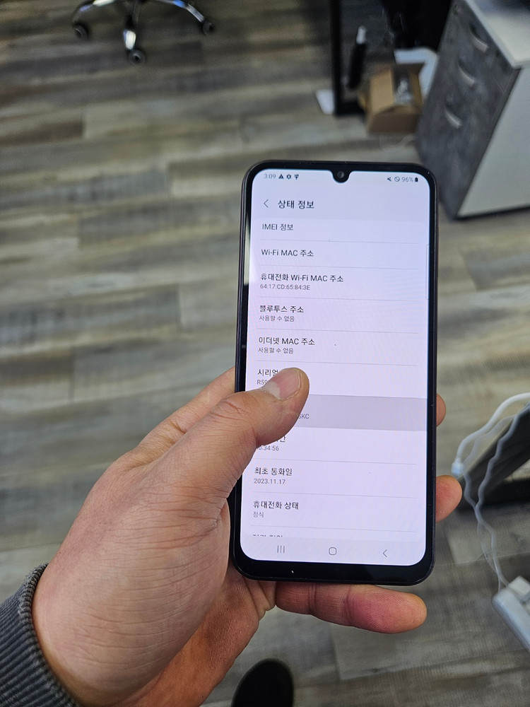 삼성A245래드판매 퀀텀2판매 중고폰 이미지